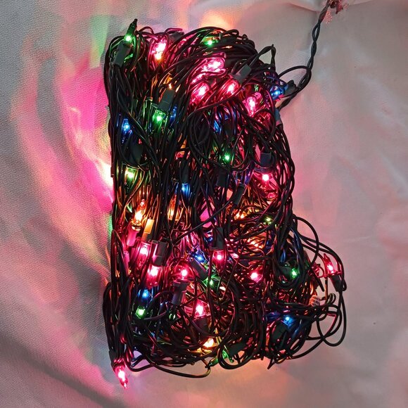 New in Opened Box Multi-Color Net Light with 150 Bulbs - Picture 3 of 10